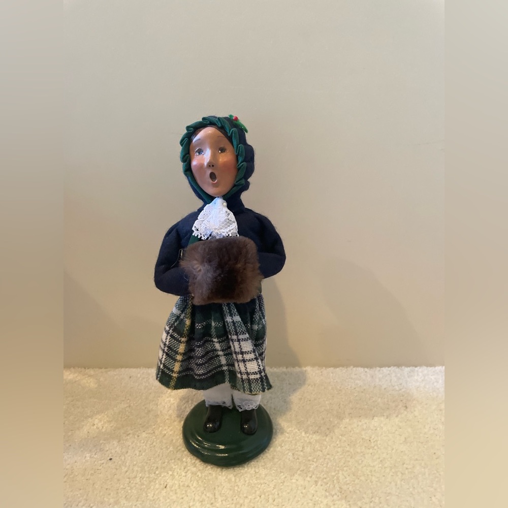 Byers’ Choice Limited Girl Christmas Caroler